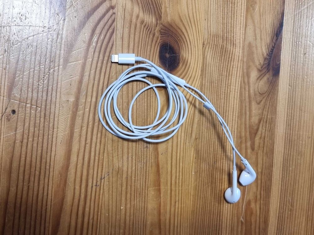 Apple EarPods mit Lightening Anschluss Kaufen auf Ricardo