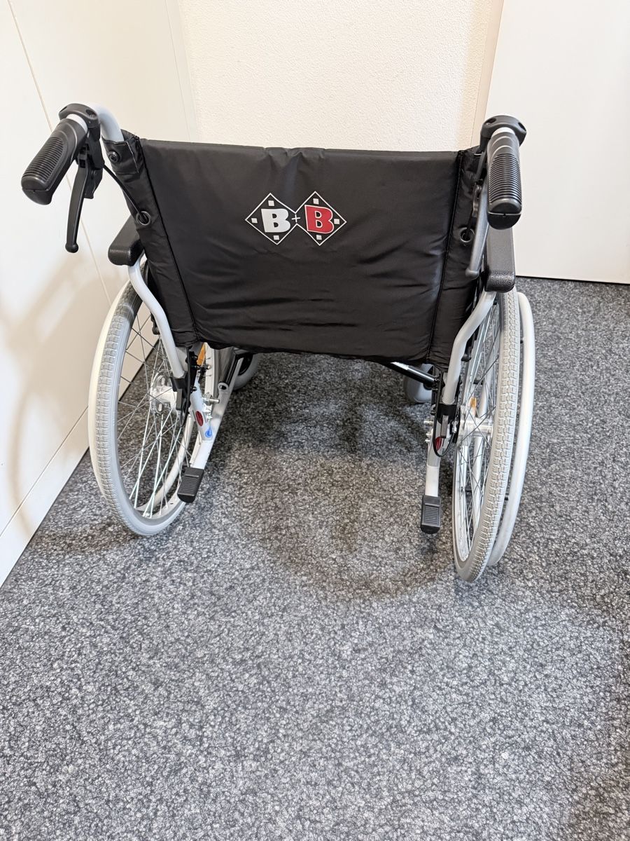 Rollstühle: B&B Rollstuhl  – Gebraucht aus Schlieren von Kamacho 3
