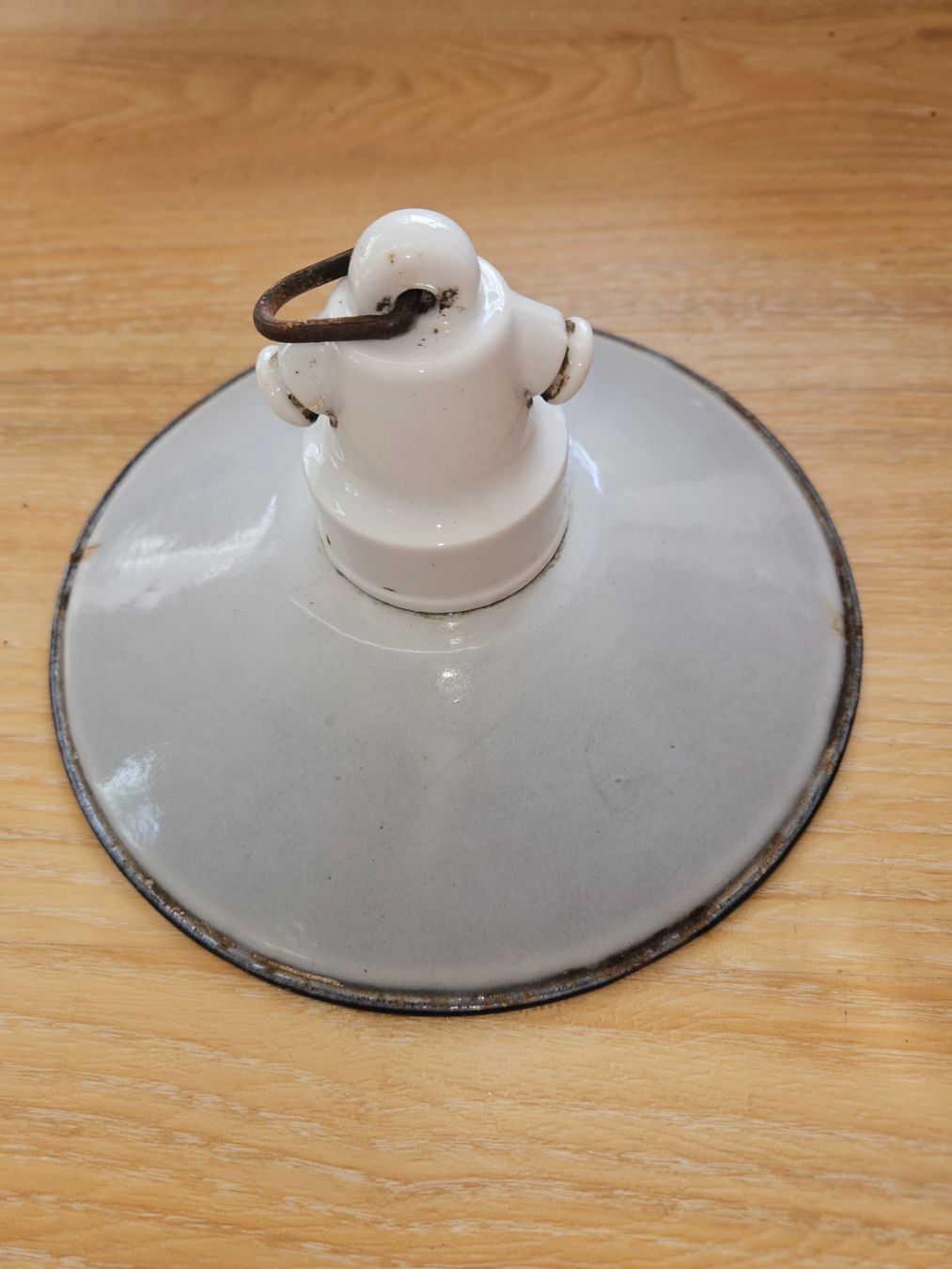 Lampade: Antike Stall-Lampe Deckenlampe (emailliert) – Usato da Münchwilen AG venduto da pel_y9jx 2