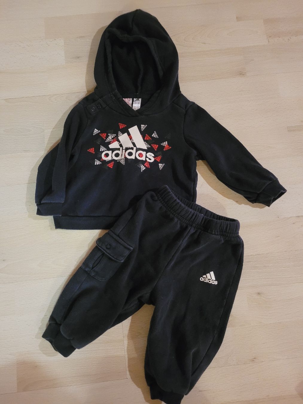 Adidas Kleiderpakete & -sets: Trainer Set gr. 74 Adidas – Gebraucht aus Inwil von Flower2325