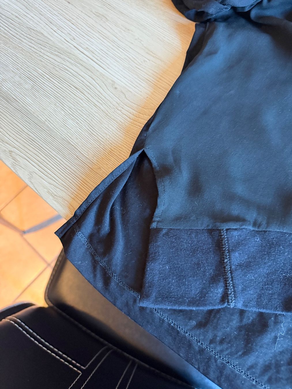 Dsquared2 T-shirt: Maglietta nera Dsquared2, stile casual e alla moda! – Usato da Melide venduto da fashiono5 7