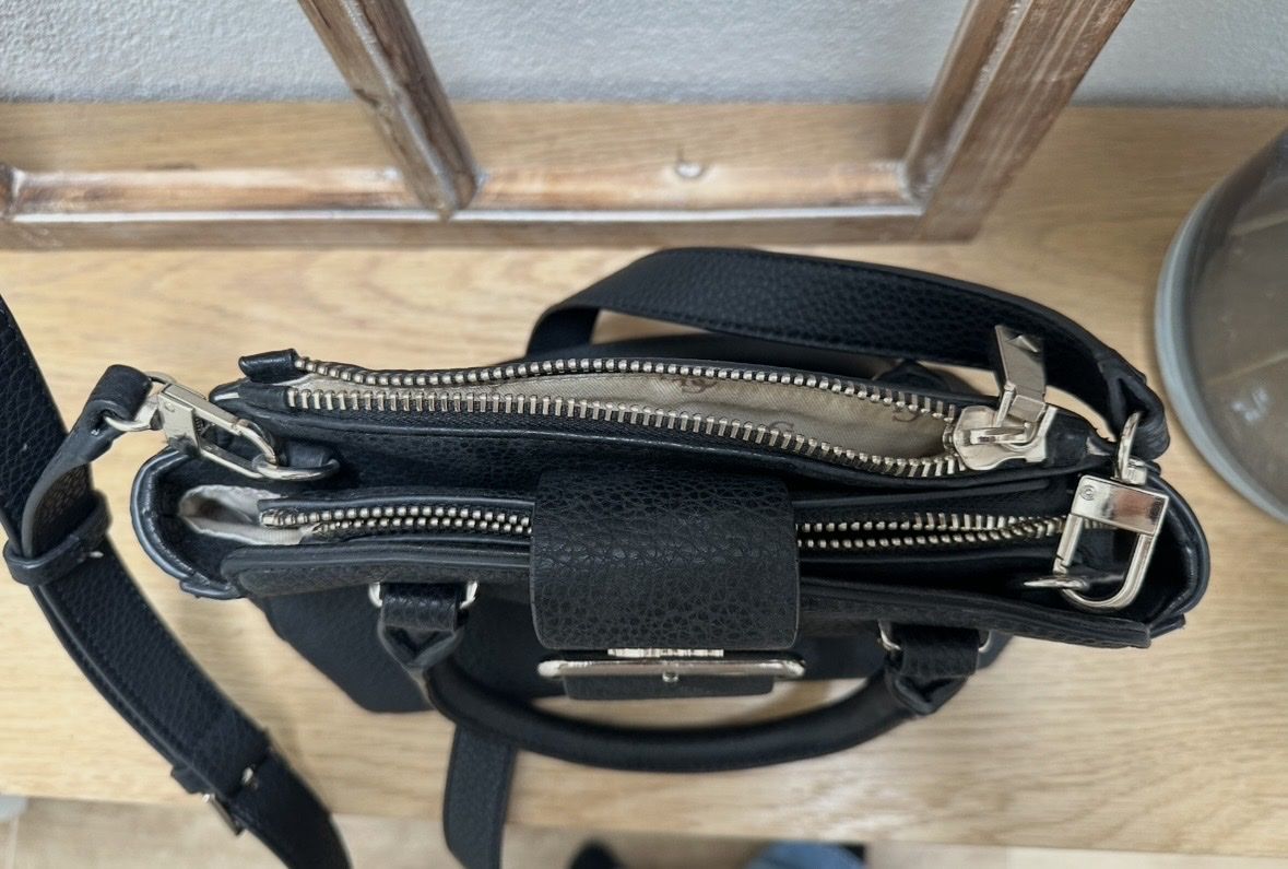 Guess Borse da donna: Sac à main Guess – Nuovo (secondo la descrizione) da Geneveys-Coffrane venduto da sar_rb75 3