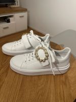 Stuart Weitzman Sneaker – Weiß mit Perlen-Detail, Gr. 37
