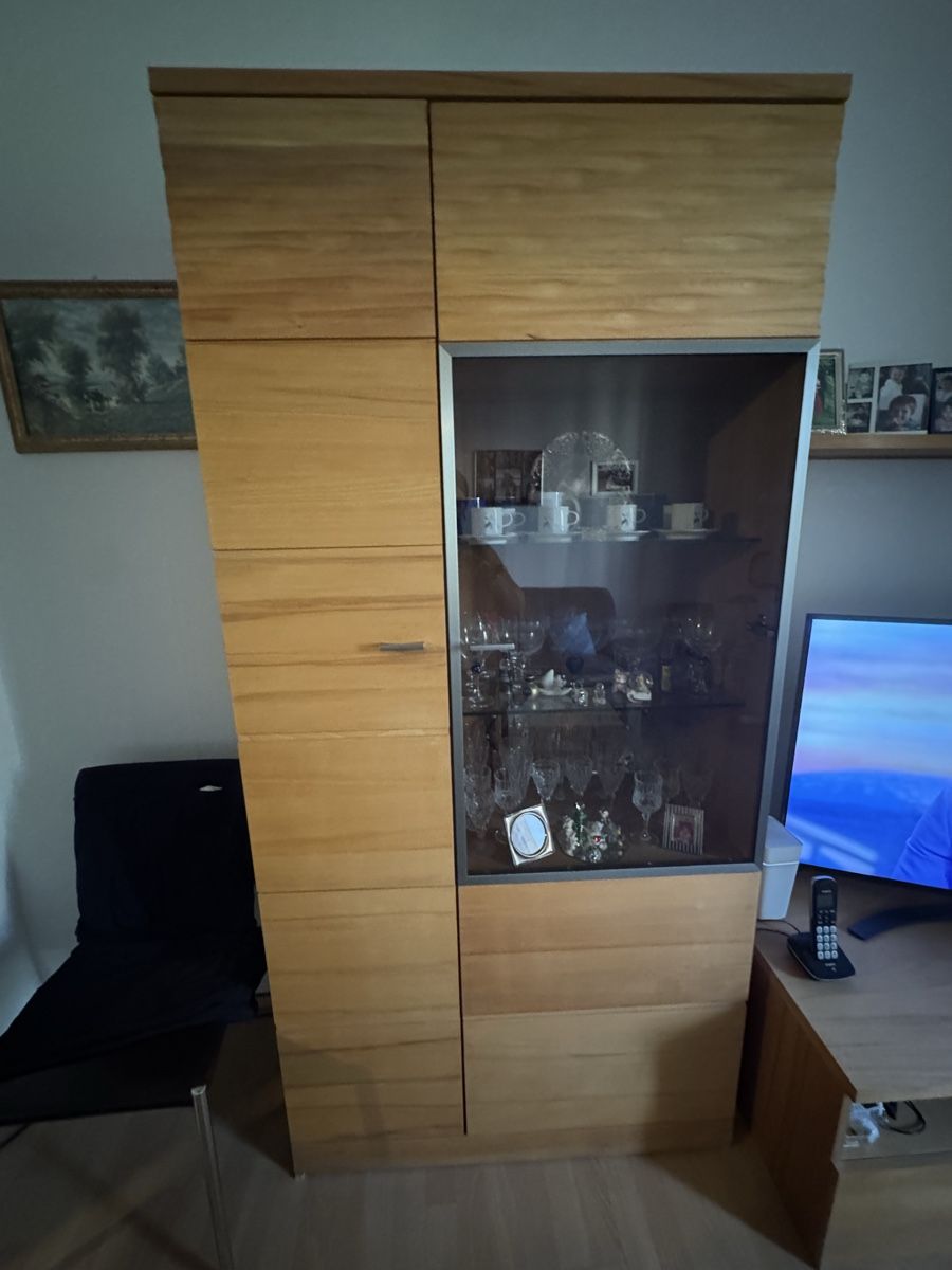 Vitrines: Vitrinenschrank Holz mit Glaselement – D'occasion à Uitikon Waldegg par LoriCor