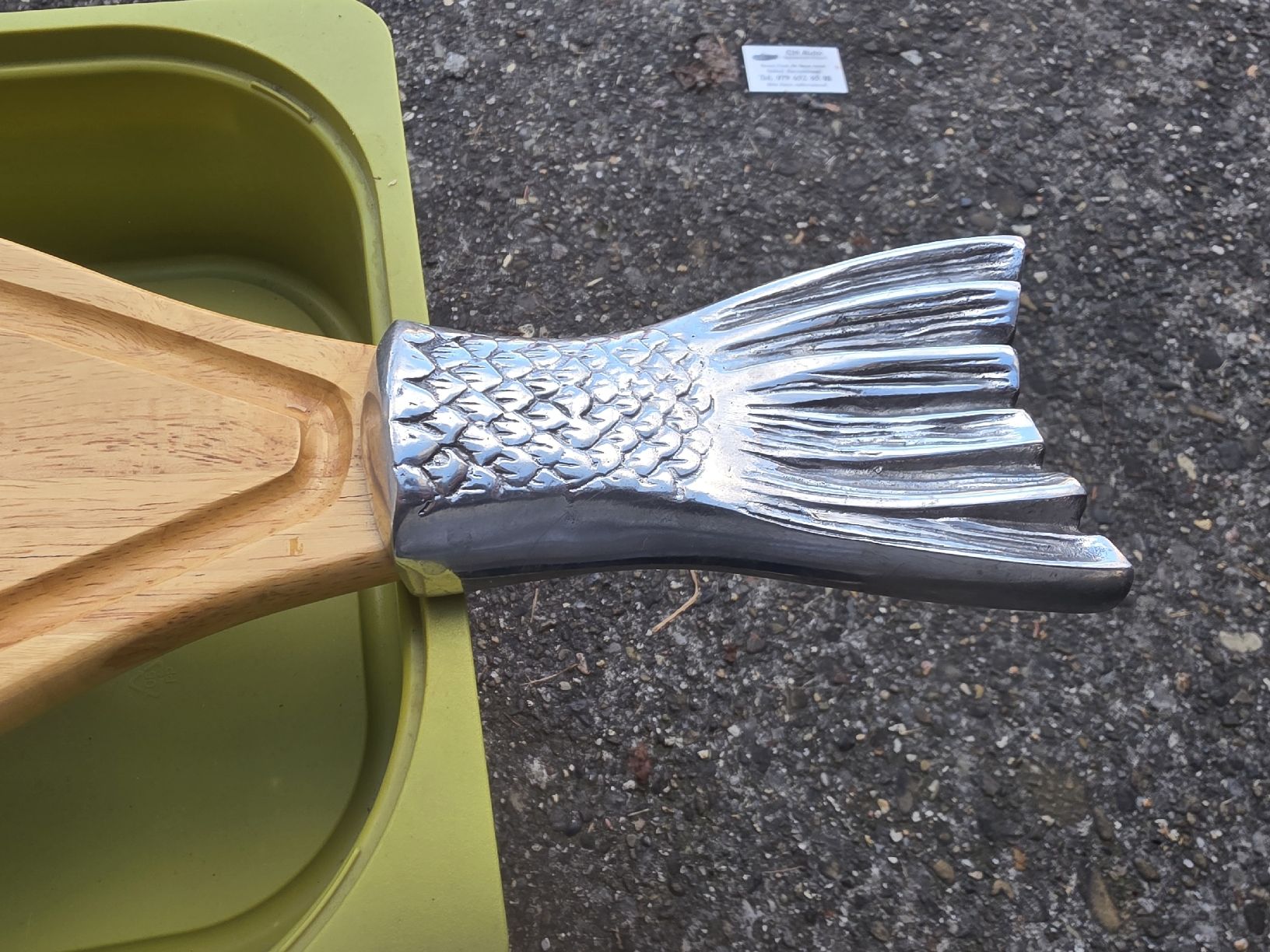 Elettrodomestici da cucina: Originelle Fisch-Schneidebrett mit Metallgriff  – Usato da Grossaffoltern venduto da kaefer14 1