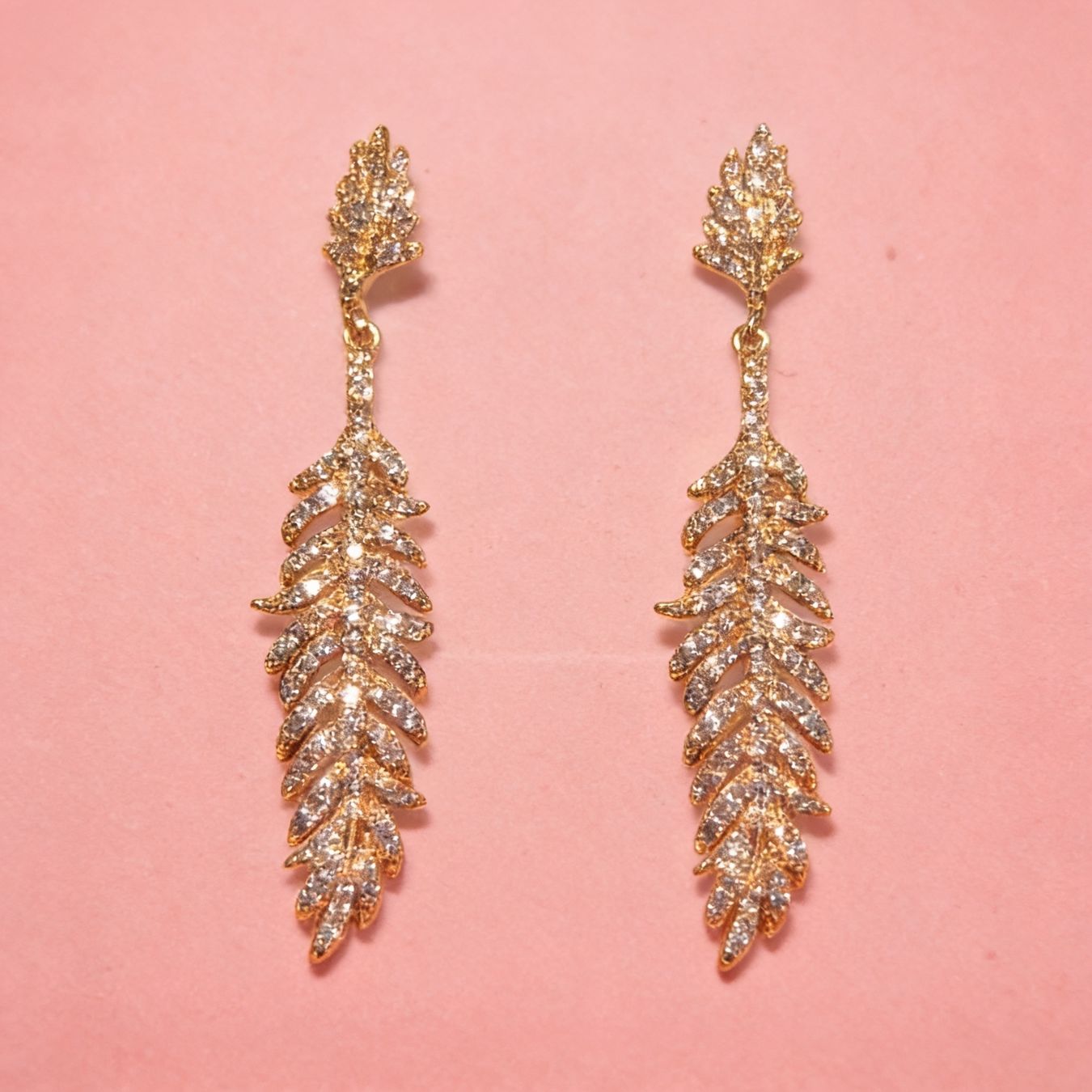 Orecchini pendenti & Orecchini a lobo: Boucles d’oreilles Plume Dorée – Nuovo e nell'imballaggio originale da St-Maurice venduto da Sandrinette123