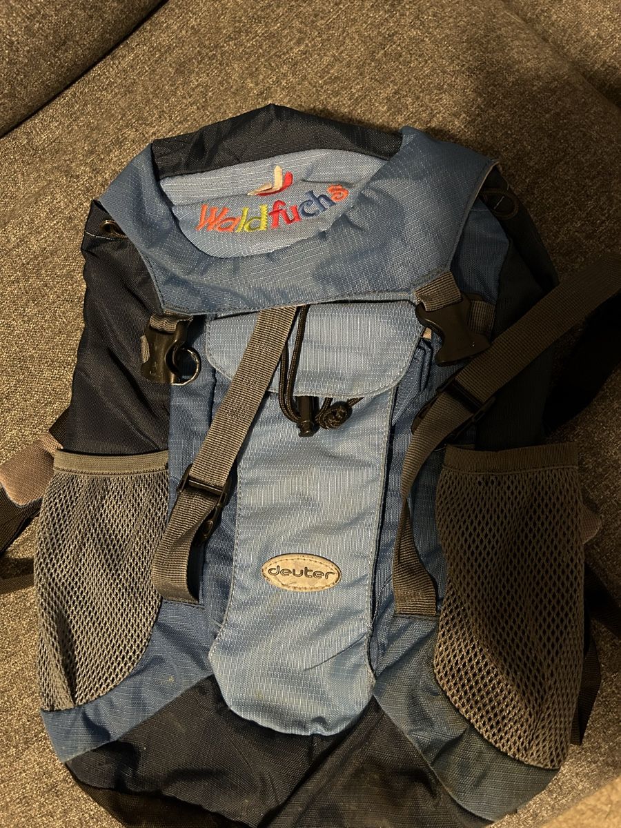 Sacs & sacs à dos: Deuter Wanderrucksack Waldfuchs Kinderrucksack blau – D'occasion à Unterstammheim par kenridge