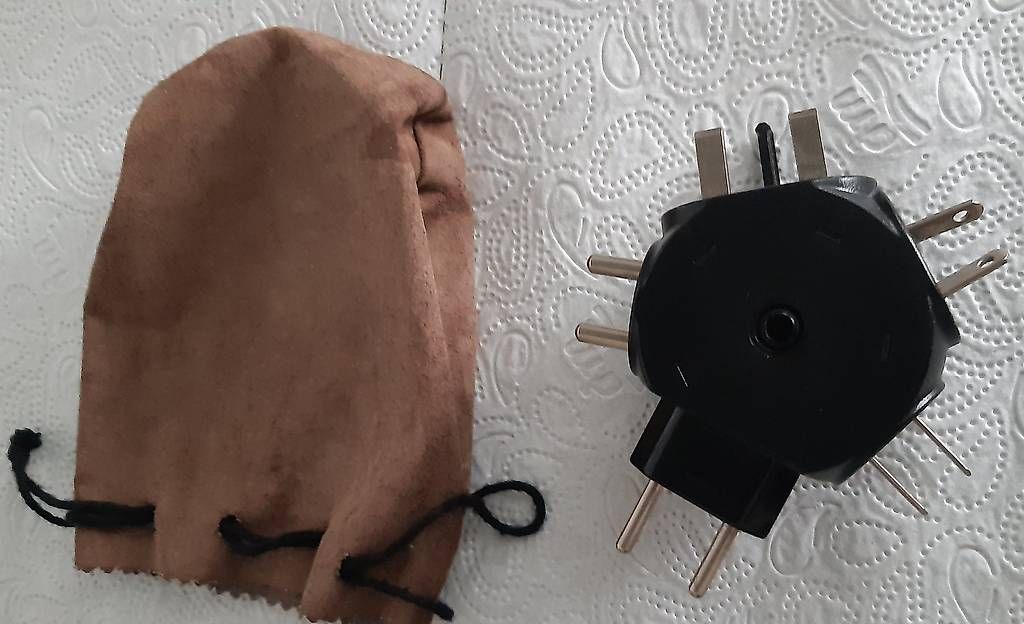 Laufwerke & Adapter: Reiseadapter Universal Adapter Weltweit Stecker – Gebraucht aus Abtwil SG von abtwiler 2