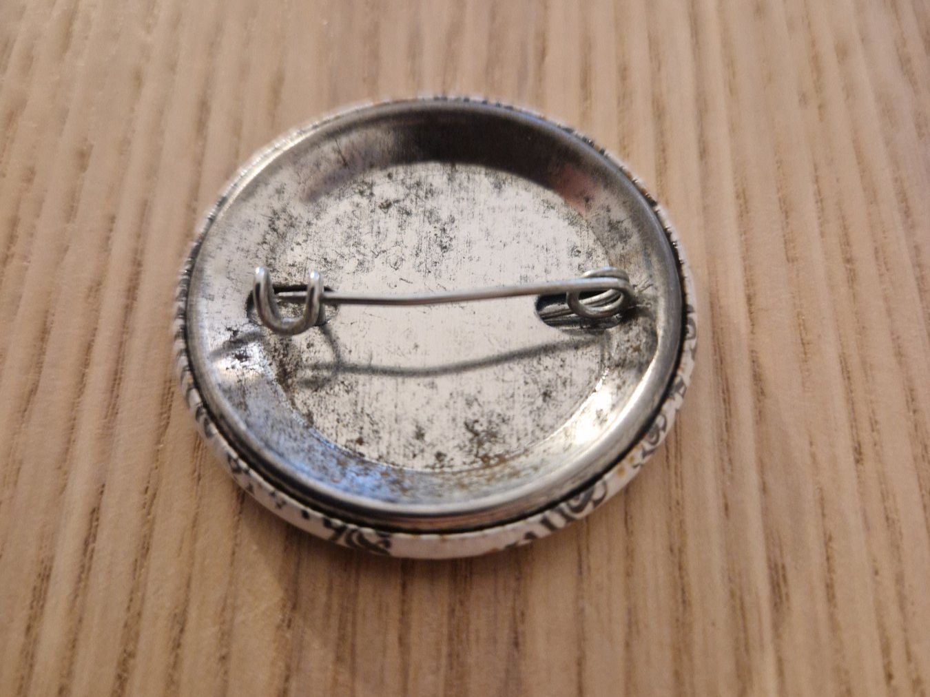 Plaketten & Abzeichen: Shitlickers – Pin / Button (Anstecker) – Gebraucht aus Luzern von Belethors_GenGoods 2