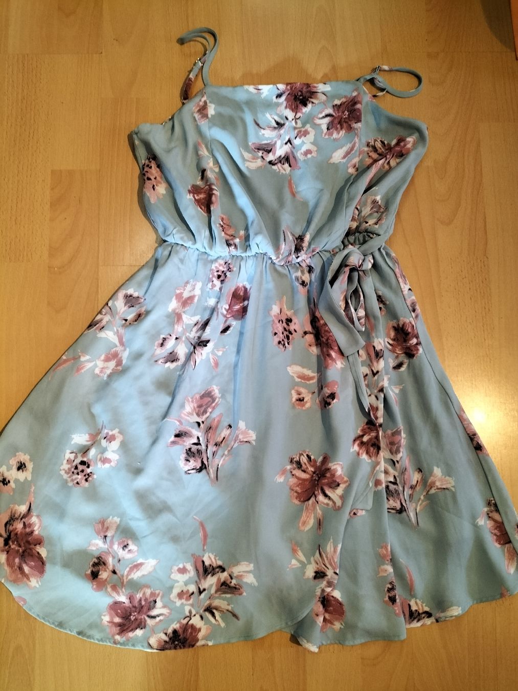 Robes et jupes: Sommerliches Blumenkleid, hellblau, Gr. 176 – D'occasion à Oberriet SG par elternbabykind