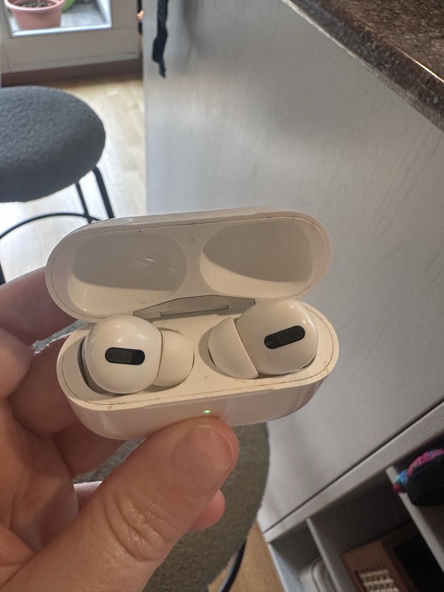 Apple Kopfhörer: Apple AirPods Pro mit Ladecase weiss  – Defekt aus Zürich von Lotta1509 1