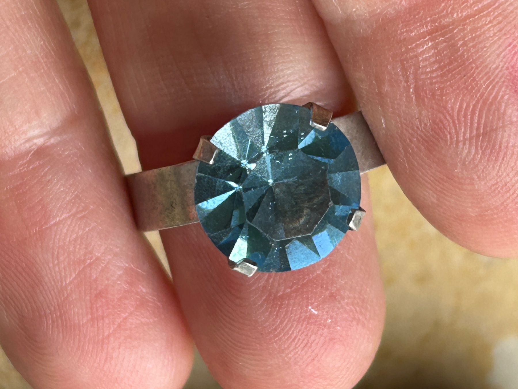 Anelli: Silberring mit grossem, hellblauem Stein, Vintage (64) – Usato da Laufen venduto da Bellebellezza
