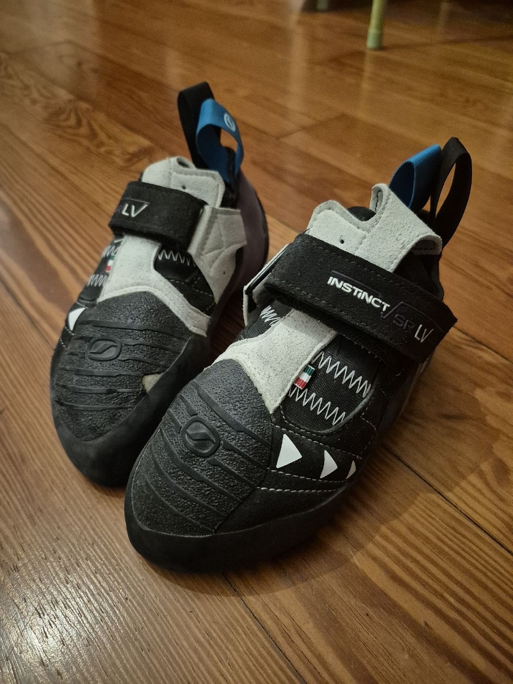 Scarpa Herrenschuhe: chaussons d'escalade – Neu (gemäss Beschreibung) aus Lausanne von joh_sq5q