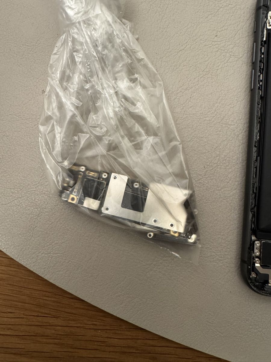 Apple Handys / Smartphones: iPhone 11 – Defekt aus Adliswil von Busys 3