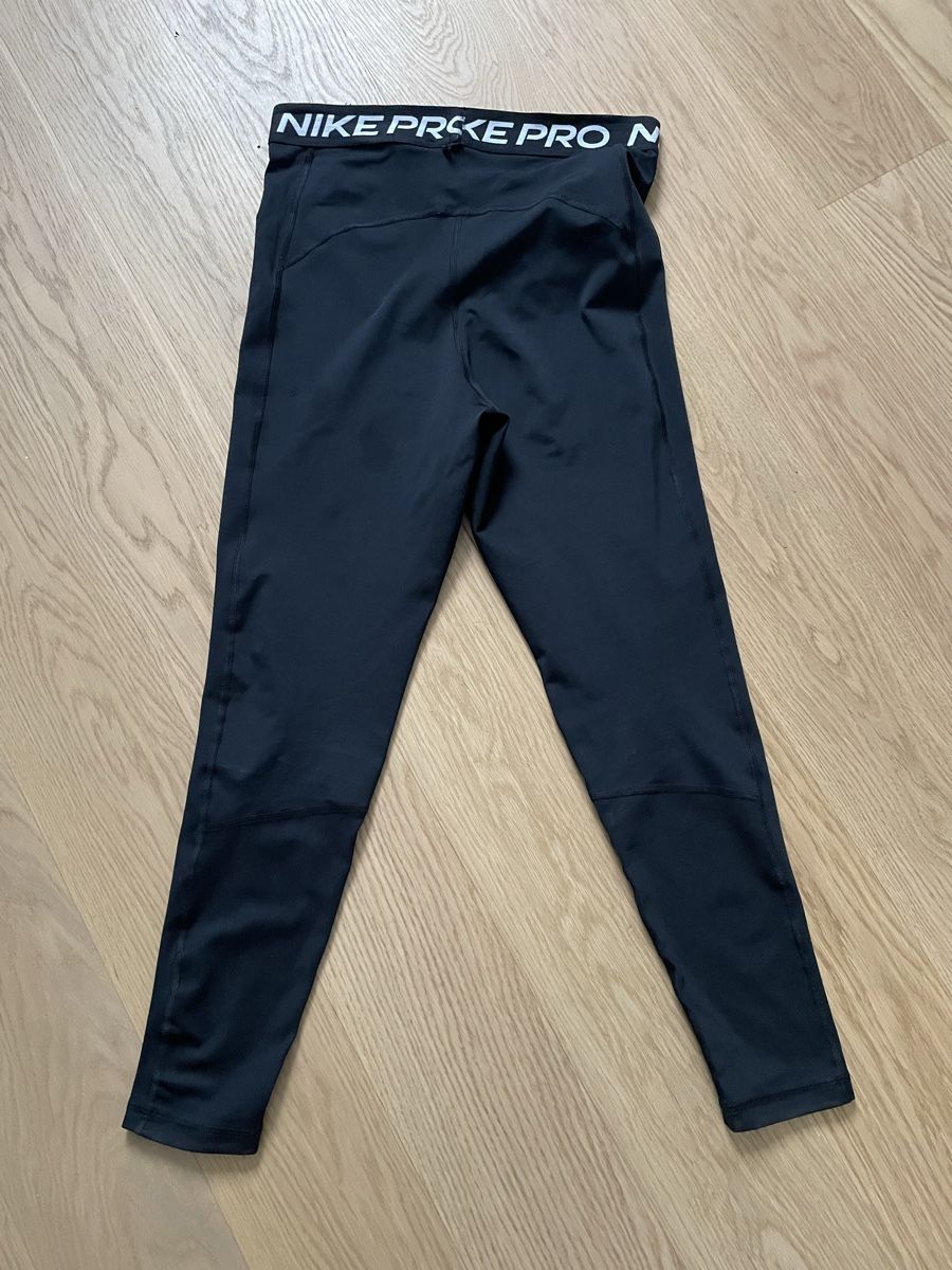 Nike Leggings: 7/8 Nike Performance Leggings – Usato da Wichtrach venduto da estrella03 3