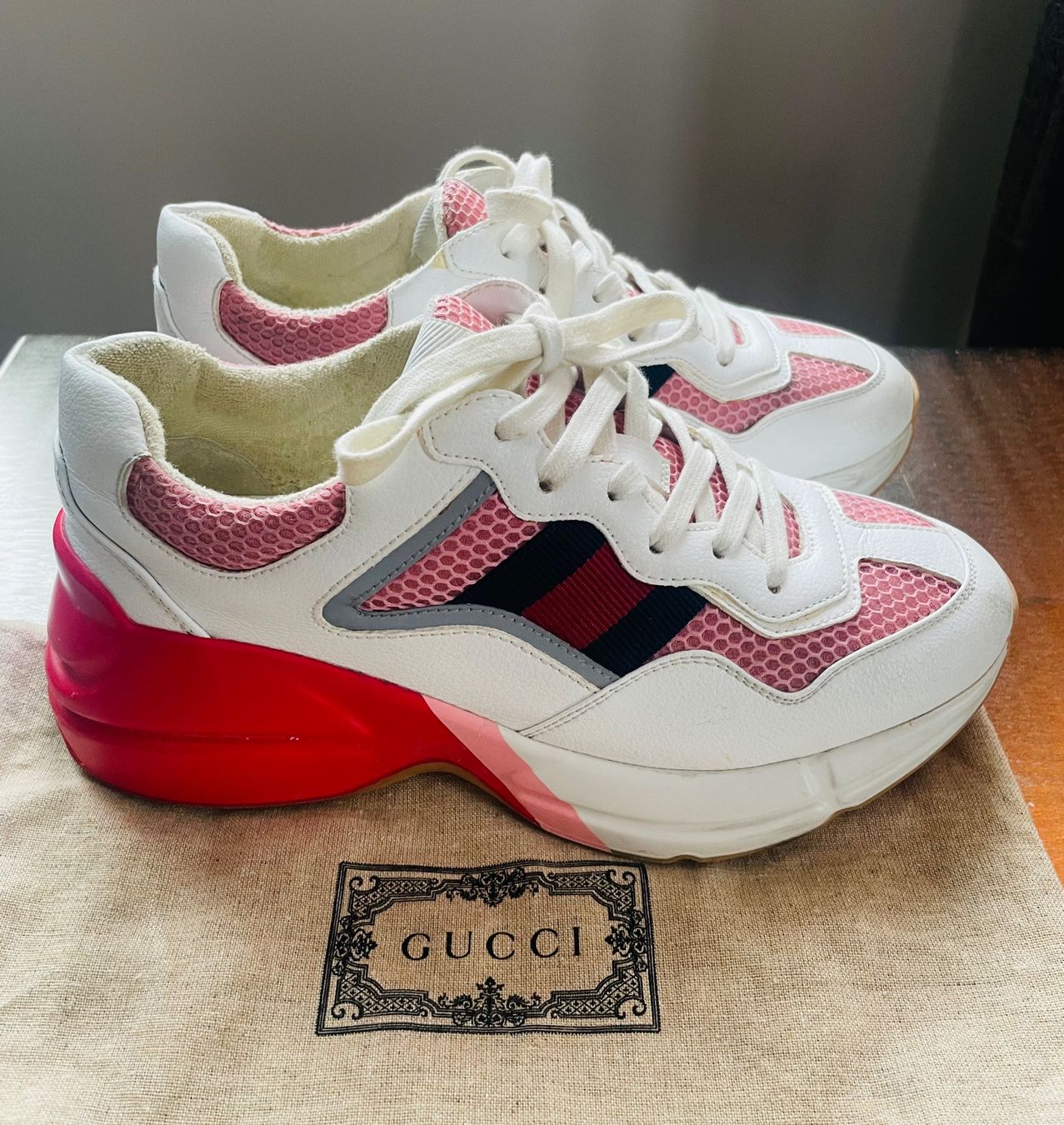 Gucci Chaussures femmes: Gucci Sneaker Damen Gr. 36 – D'occasion à St. Gallen par Bt5