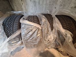 pneumatici invernali GOODYEAR Ultragrip - 235 / 40 / R18