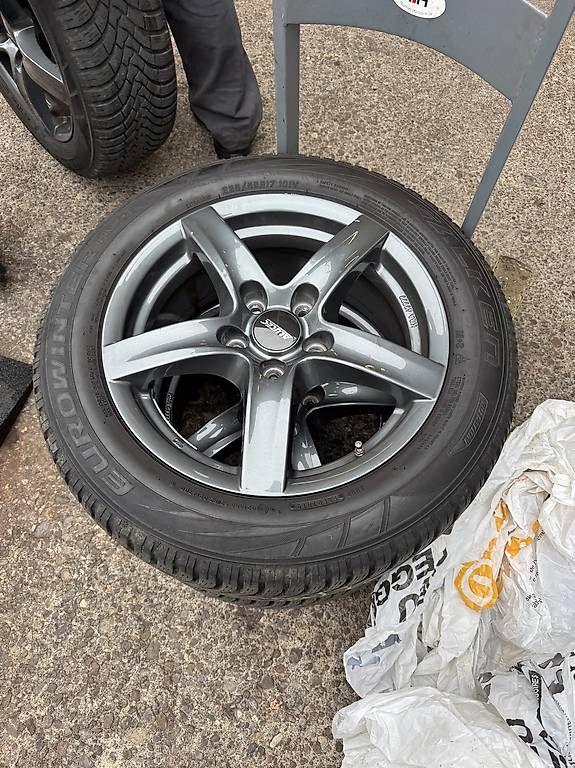 Pneumatici & Ruote complete: Winterräder 225/55R17 101 V – Usato da Nürensdorf venduto da bebo51