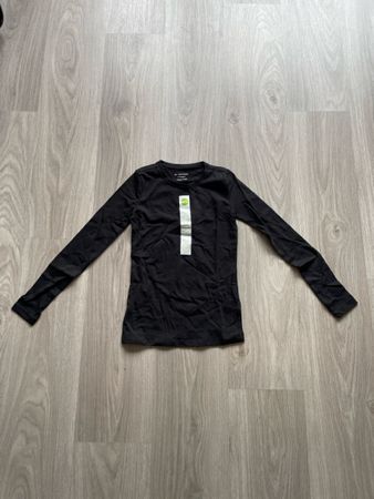 Schwarzes Langarmshirt, Gr. 134/140 - Top Zustand!