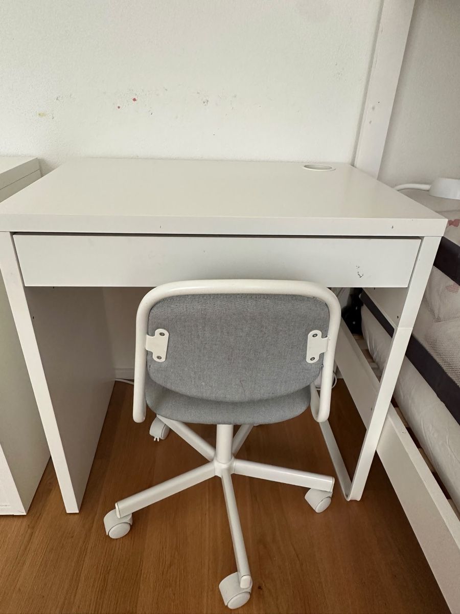 Bureaux: IKEA MICKE desk – D'occasion à Küsnacht ZH par rkaramanian