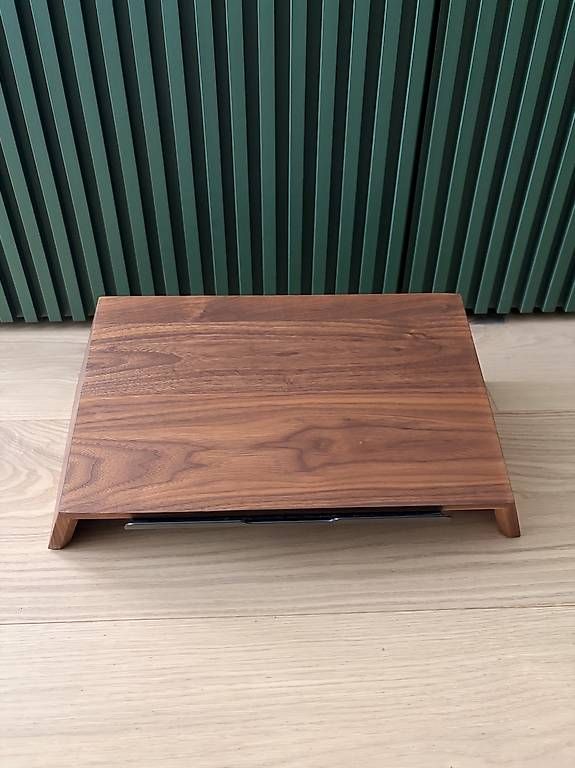 Racks & Cavalletti: Laptop Ständer Walnuss Holz – Usato da Solothurn venduto da Juliasju 1