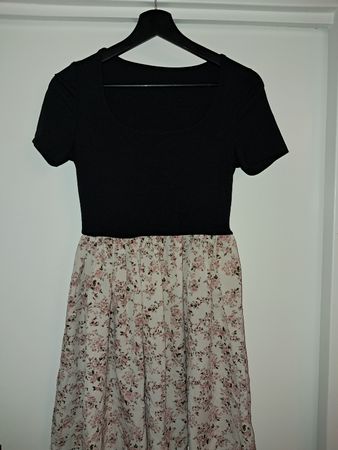 Sommerkleid mit Blumenmuster, Grösse 38 - Sehr Schön!