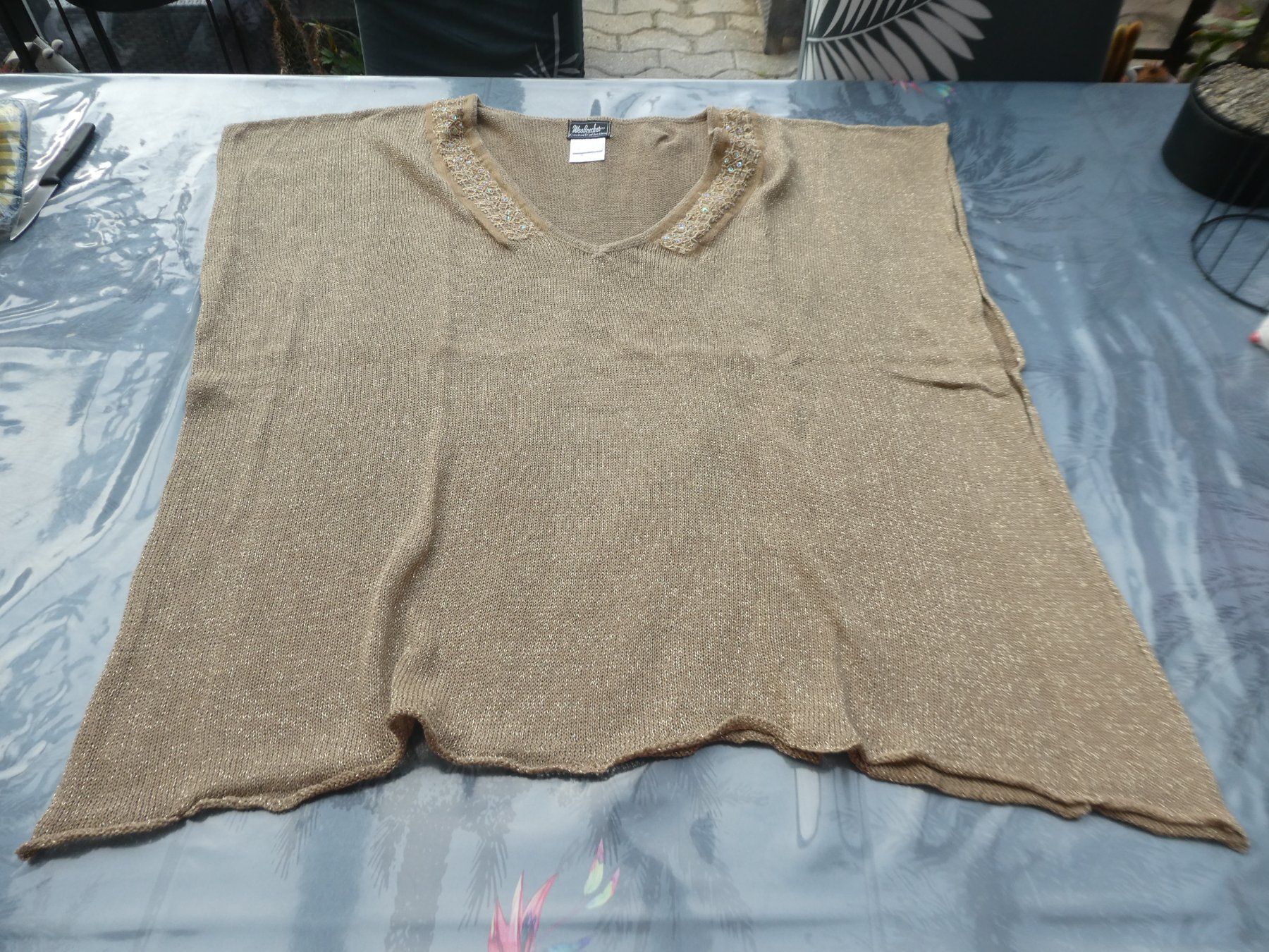 Tops: Top élégant doré avec perles, taille 42/44 – Neu (gemäss Beschreibung) aus Troistorrents von Marion70