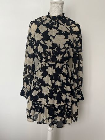 Hübsches Chiffon Kleid Floral Muster wie neu Grösse 34