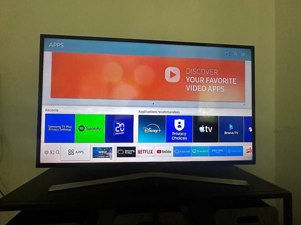 Televisori: Samsung   TV 4K UHD 40" avec télécommande – Usato da Genève venduto da yad_6kwg 4