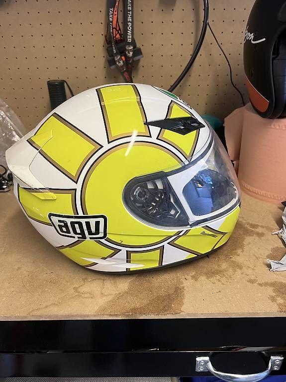 Caschi & visiere: Casque AGV Valentino Rossi  46 – Usato da Riddes venduto da Luisv 1