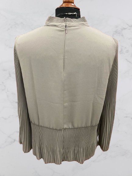 Pulls & Sweat-shirts: Blason "Alba Moda" Taille 44/XL Neuf – Neuf (Voir description) à Genève par TradeCH 1