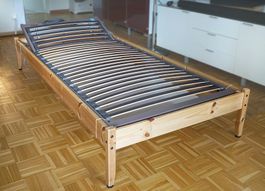 Bett und Matratze 90x200