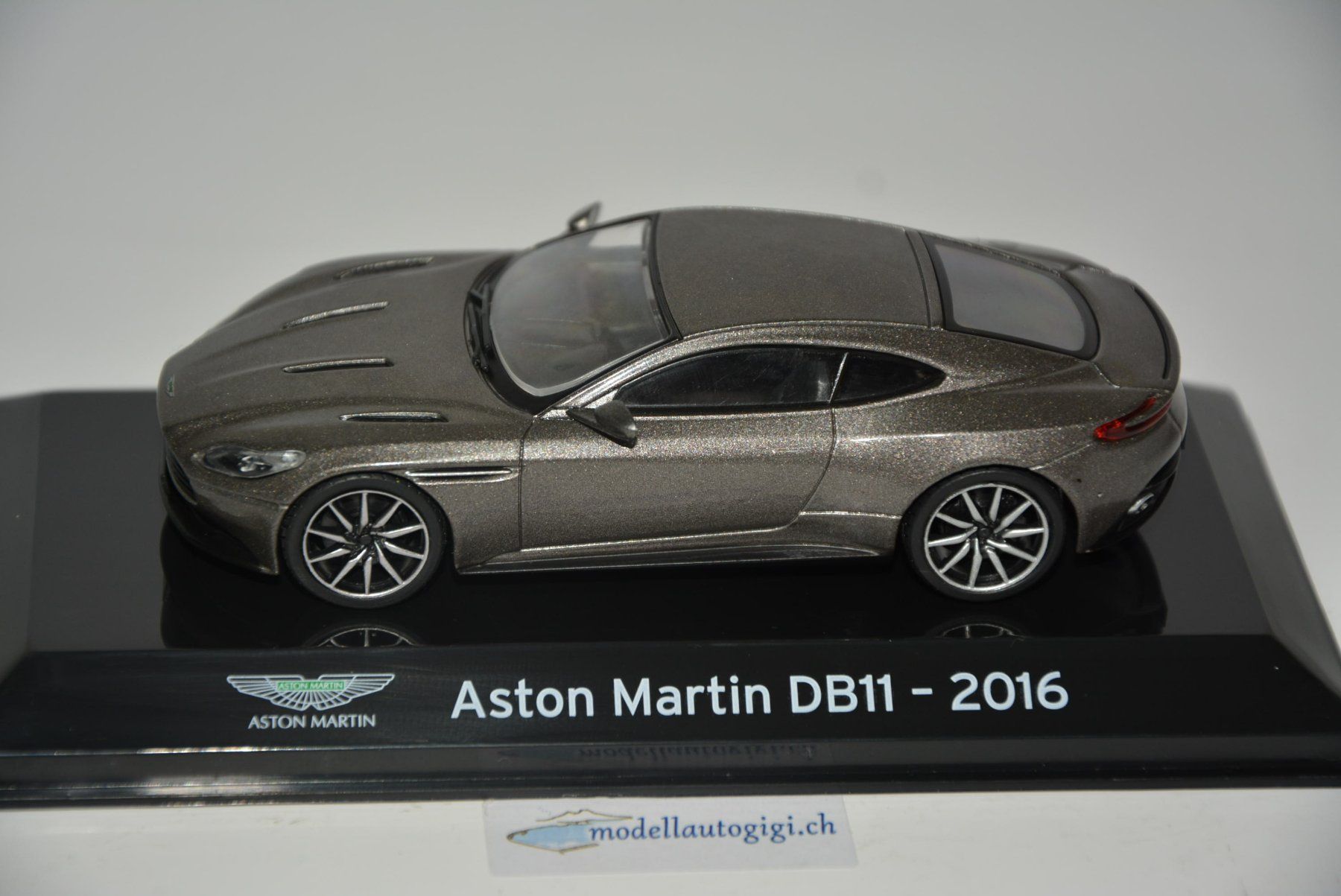 Aston Martin Modellini d'auto: Aston Martin DB11 2016 , 1.43 – Nuovo e nell'imballaggio originale da Goldach venduto da Feivel9 1