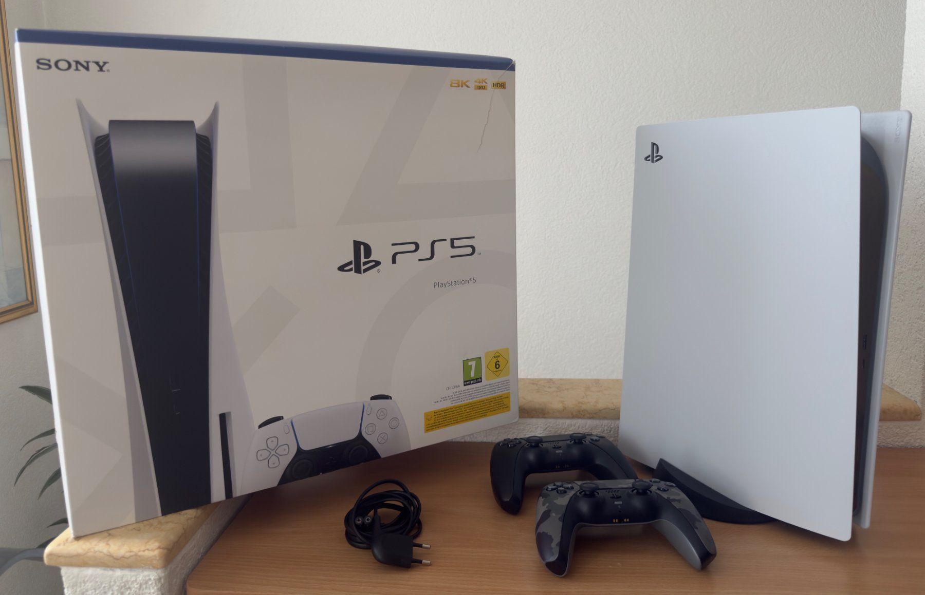 Sony Console: Sony PlayStation 5 Disc Edition + 2 Controller (Schwarz & Ca – Usato da Wettingen venduto da Ale_14o