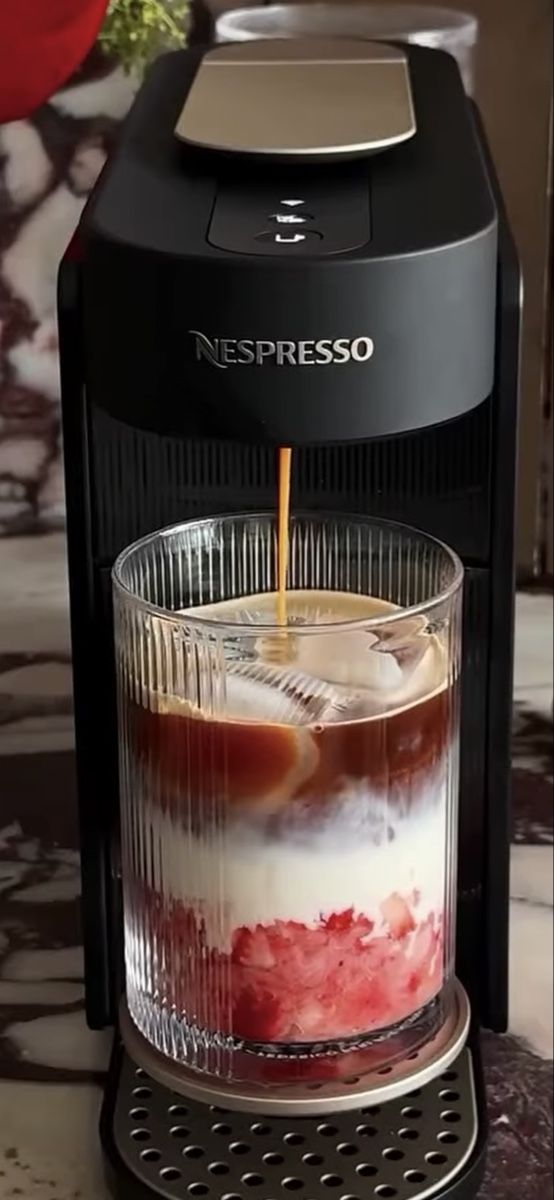 Nespresso Macchine per caffè & Macchine per espresso: Neuste Modell Nespresso Kaffeemaschine – Nuovo (secondo la descrizione) da Basel venduto da Lady_591-184_ 3