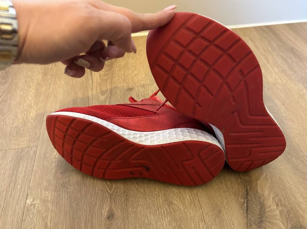 Chaussures garçon: Baskets bench rouges t.35 – D'occasion à Curtilles par cat_vs66 2