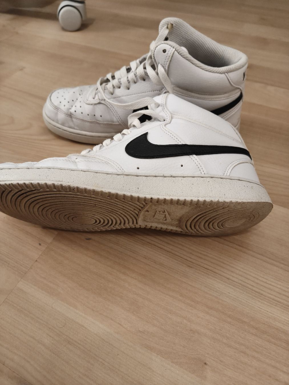 Nike Chaussures hommes: Nike Schuhe 40 – D'occasion à Winterberg ZH par NatiWeibel 1