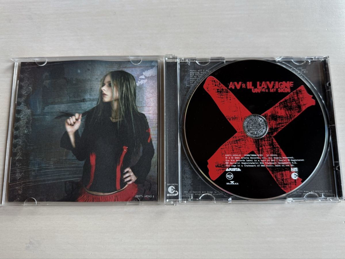 CD: Avril Lavigne - Under My Skin CD – Usato da Oberried Brienz venduto da Chyara 2