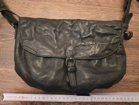Aunts & Uncles, Umhängetasche Leder schwarz 40-60 Zeichen