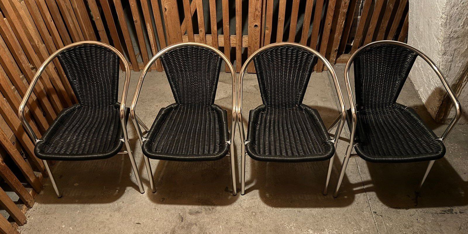 Stühle: 4 bequeme Balkon- / Gartenstühle, stapelbar – Gebraucht aus Zürich von