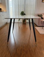 Esstisch in Marmor-Optik