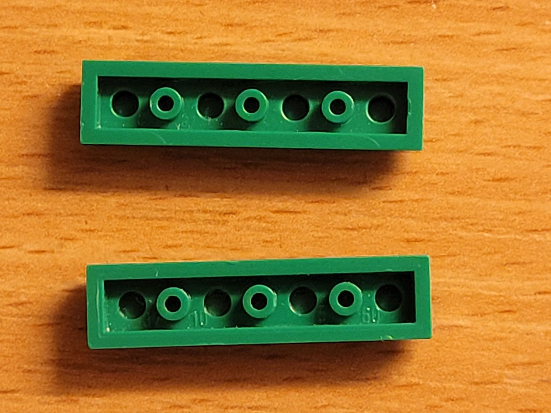 Lego Kit di costruzioni: Lego - 2 pièces vertes plates à 4 tenons – Usato da Payerne venduto da tintin08 1