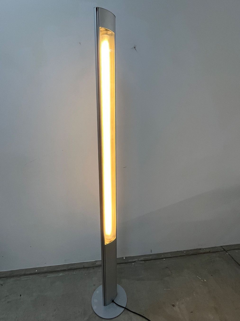 Lampen: Optelma Designer Stehlampe – Gebraucht aus Zürich von Levelart