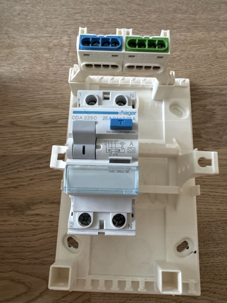 Hager Alimentazione elettrica: AP Kleinverteiler mit einem FI 25A 30mA – Usato da Thun venduto da Topmat 3