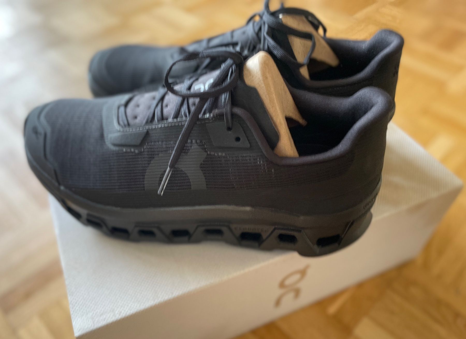 On Scarpe da uomo: On Running: Cloudmonster Void, schwarz, Grösse 43, NEU – Nuovo e nell'imballaggio originale da Gümligen venduto da soleil149