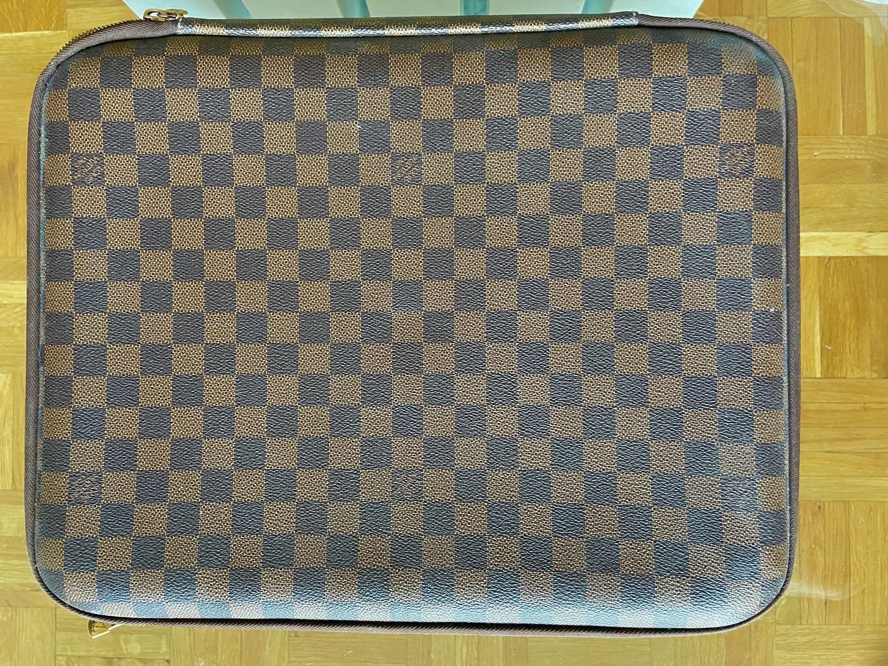 Louis Vuitton Cover & Protezioni schermo: Housse d’ordinateur Louis Vuitton – Usato da genève venduto da champanonono