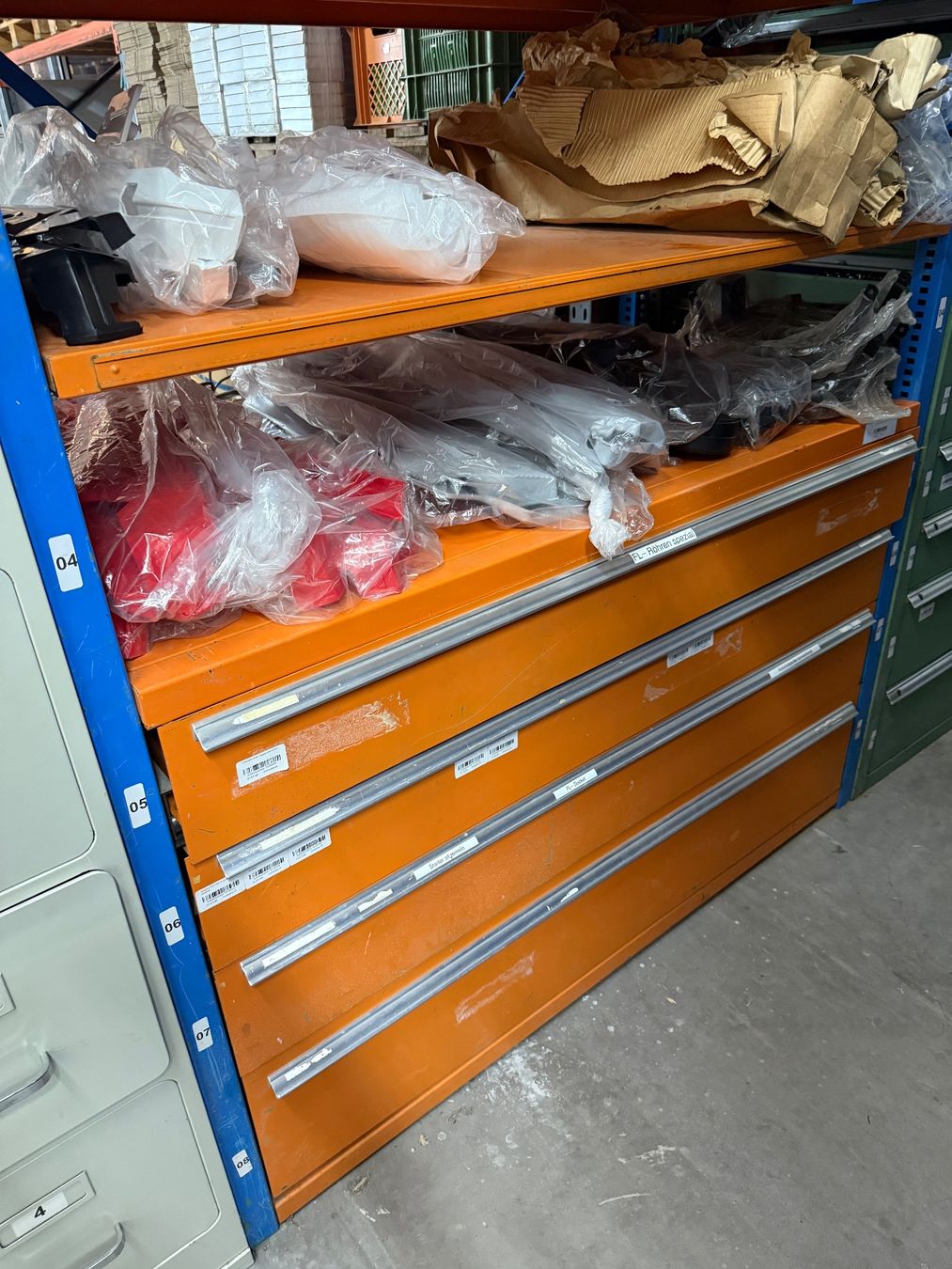 Regale: Regal orange/blau massiv – Gebraucht aus Hallau von mofaplus 2
