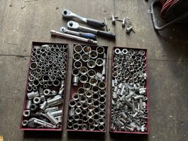 Steckschlüssel/Stecknüsse -Satz in Metallkasten
