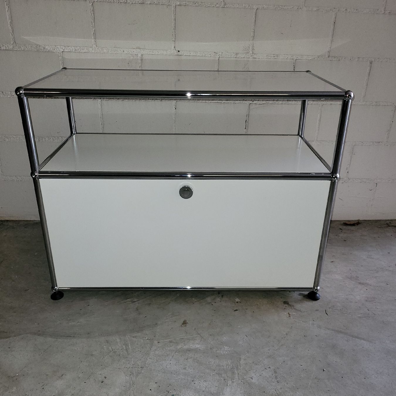 USM Mobili TV: USM TV Lowboard Weiss (Preis VB) – Usato da Zürich venduto da LUXUS2020 2