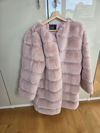 Rosafarbener Kunstfellmantel, Grösse 3XL, Top Zustand!